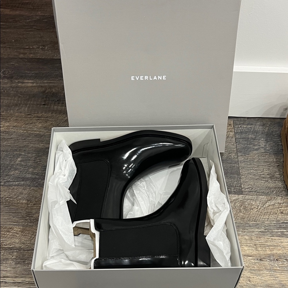 NWT Everlane Black Chelsea Style Boots